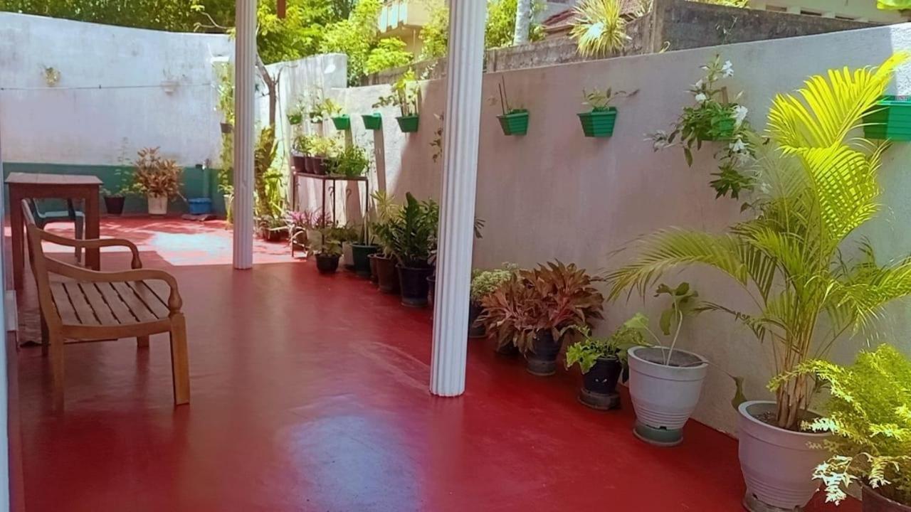 Coco One Holiday Inn Mirissa Exterior foto