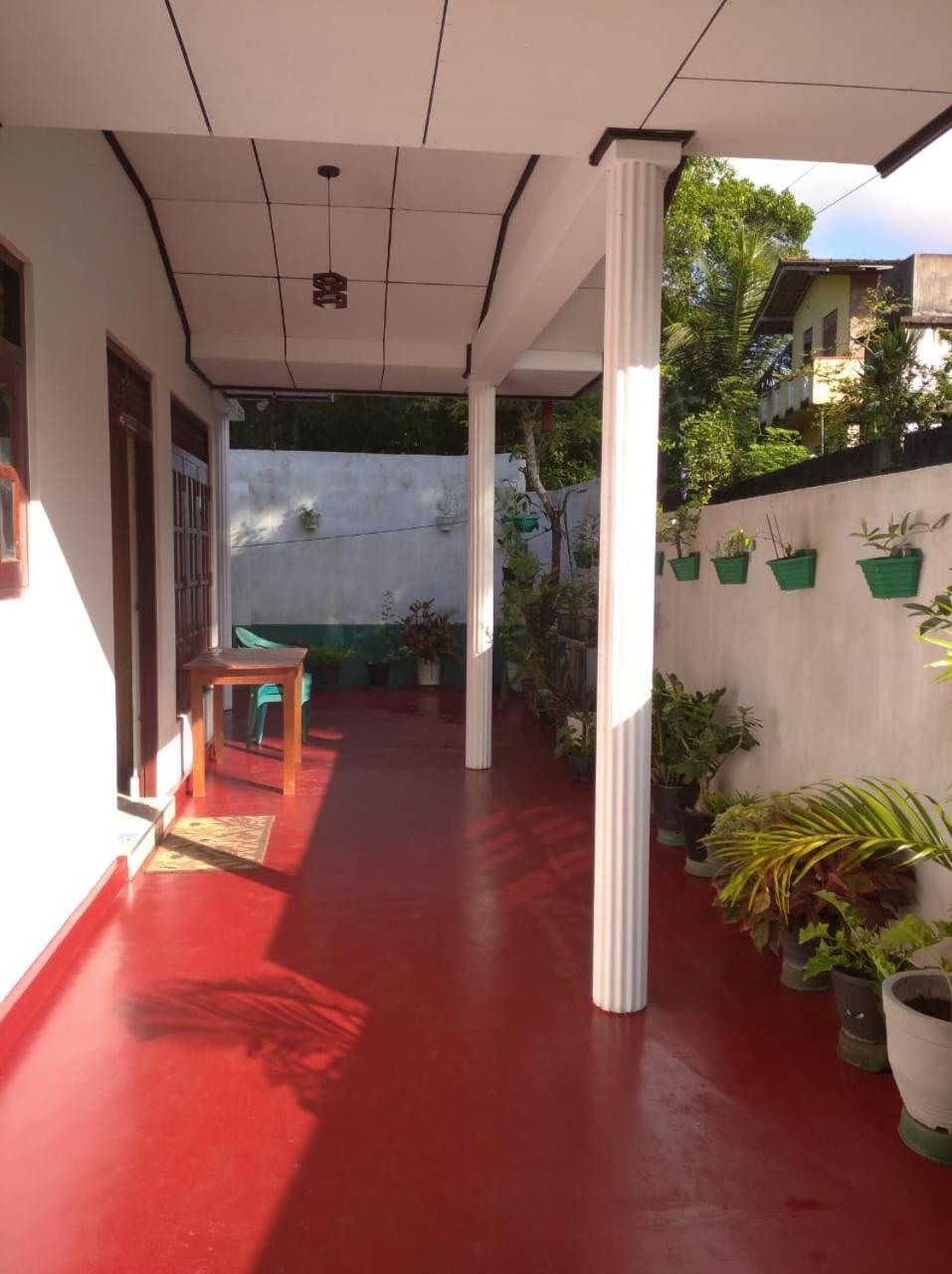 Coco One Holiday Inn Mirissa Exterior foto