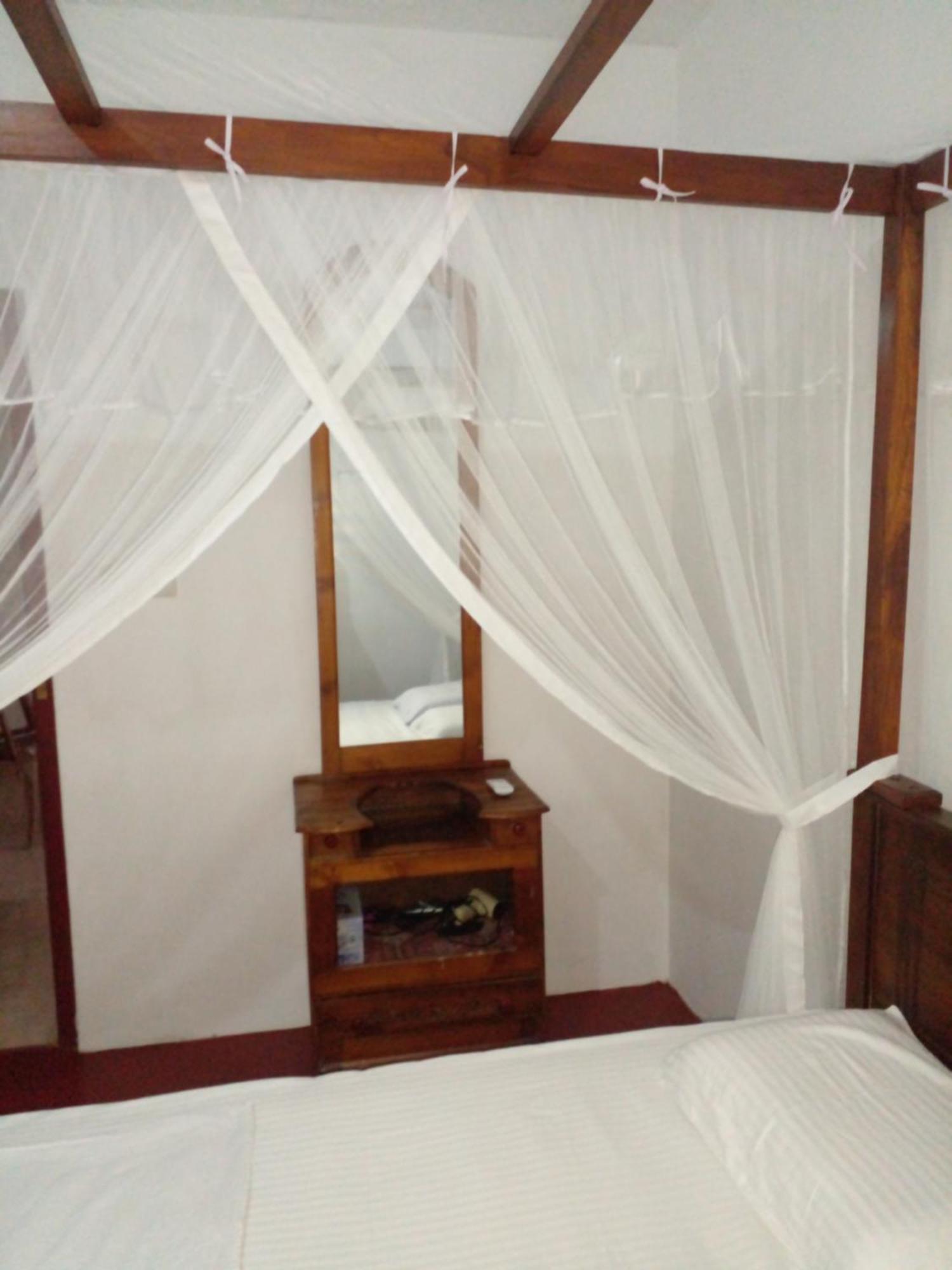Coco One Holiday Inn Mirissa Quarto foto